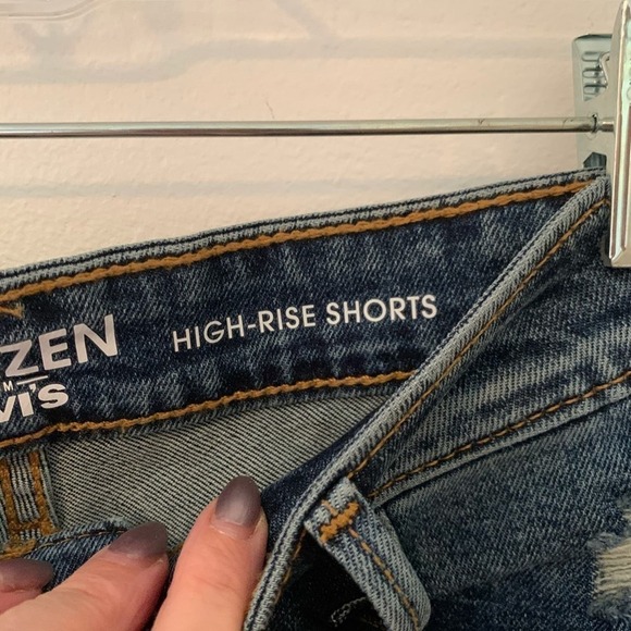 Levi’s high rise distressed stretchy jean shorts - Picture 8 of 8